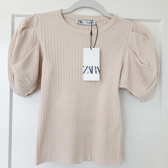 Zara puff sleeve top, tags have been removed. - Picture 2 of 5